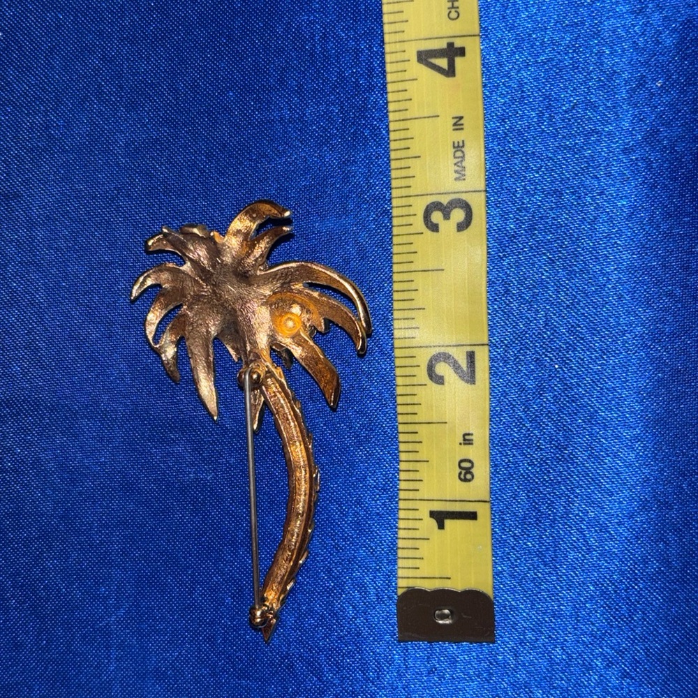 Tropical Gold Palm Tree Brooch - Picture 3 of 5